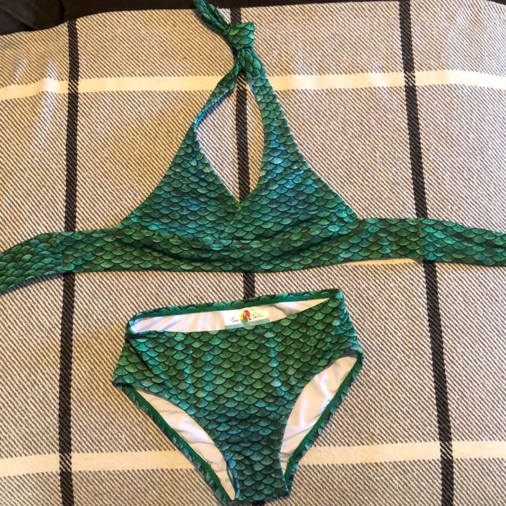 Girls Mermaid bathing suit, size 6/7/8